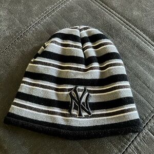 🎄 5 for $25 🎄 New York Yankees winter hat